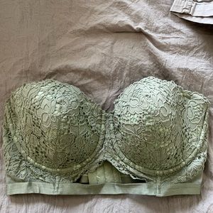Victoria’s Secret strapless bra. 36 DD